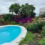 Villa Private With Pool In *