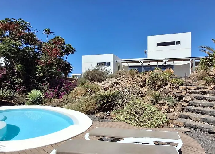 Private With Pool In 拉哈雷斯
